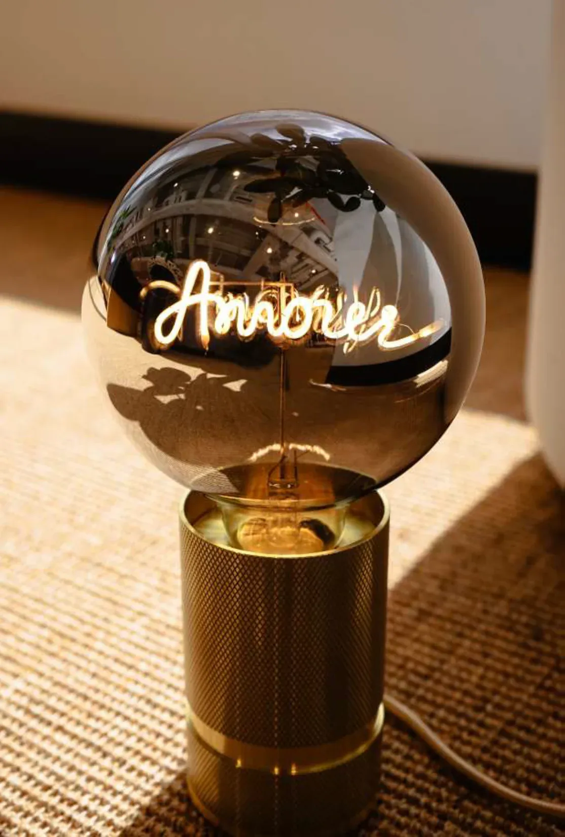 Ampoule Message in the Bulb