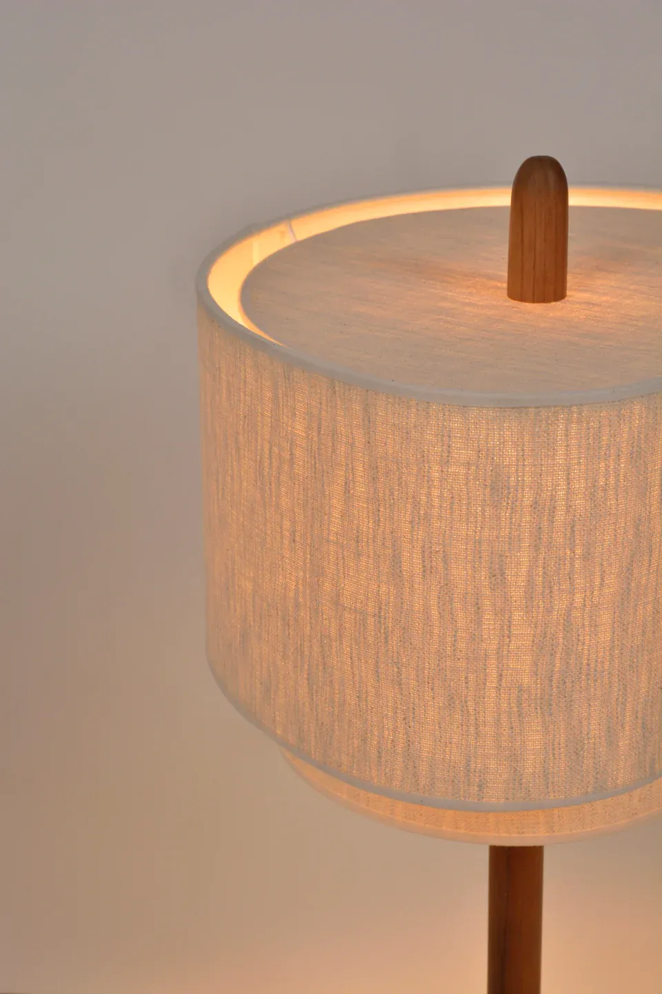 Lampe à poser bois et tissu écru PEBBLE E27 – Image 3