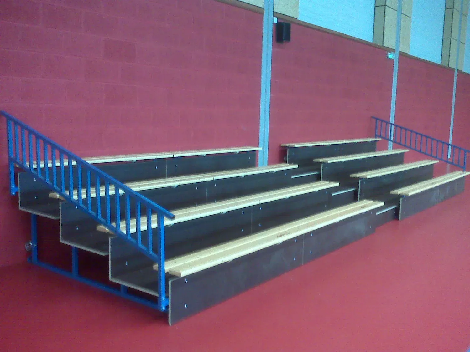 Tribune mobile 4 rangs peinte