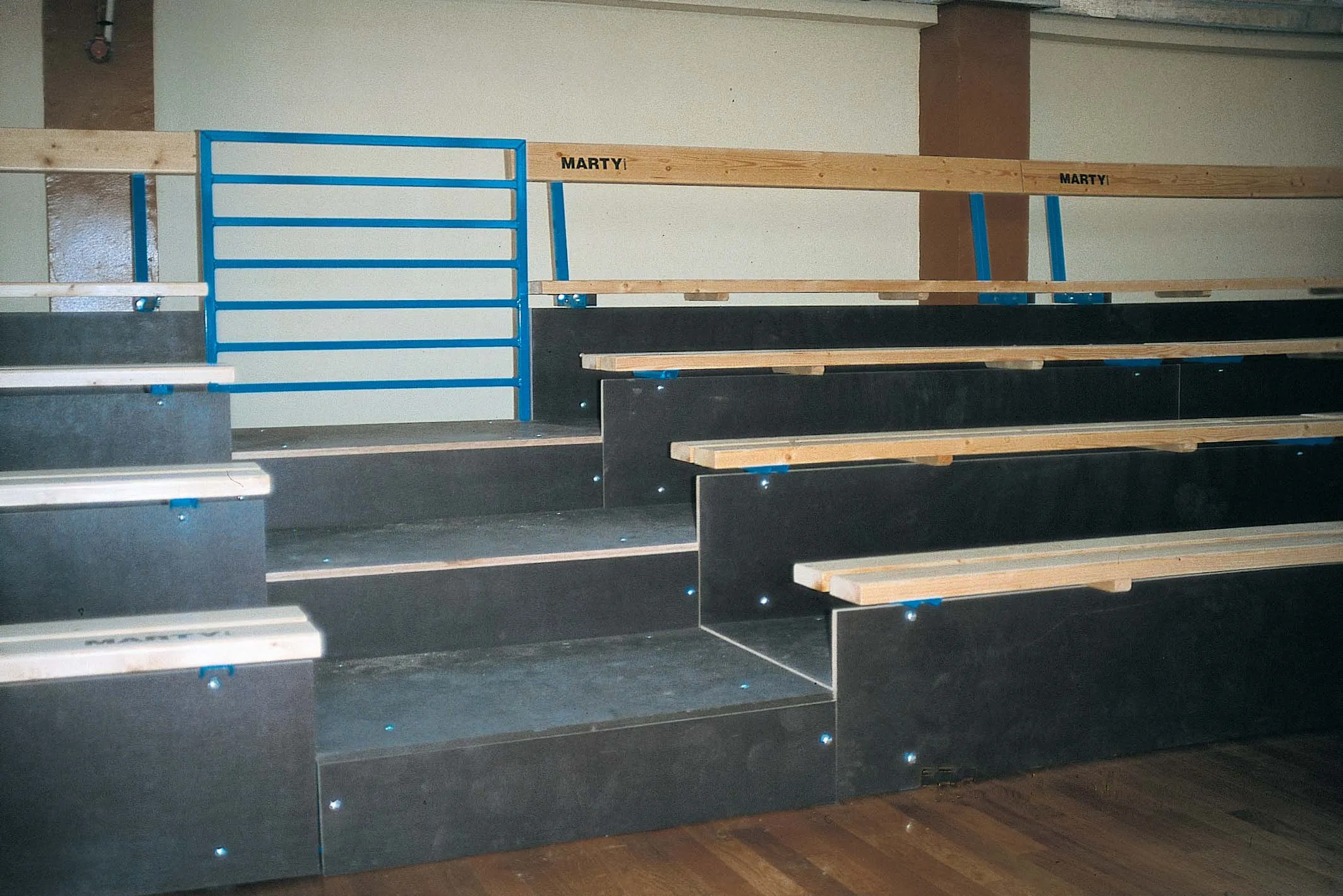 Contremarche tribune 3 rangs