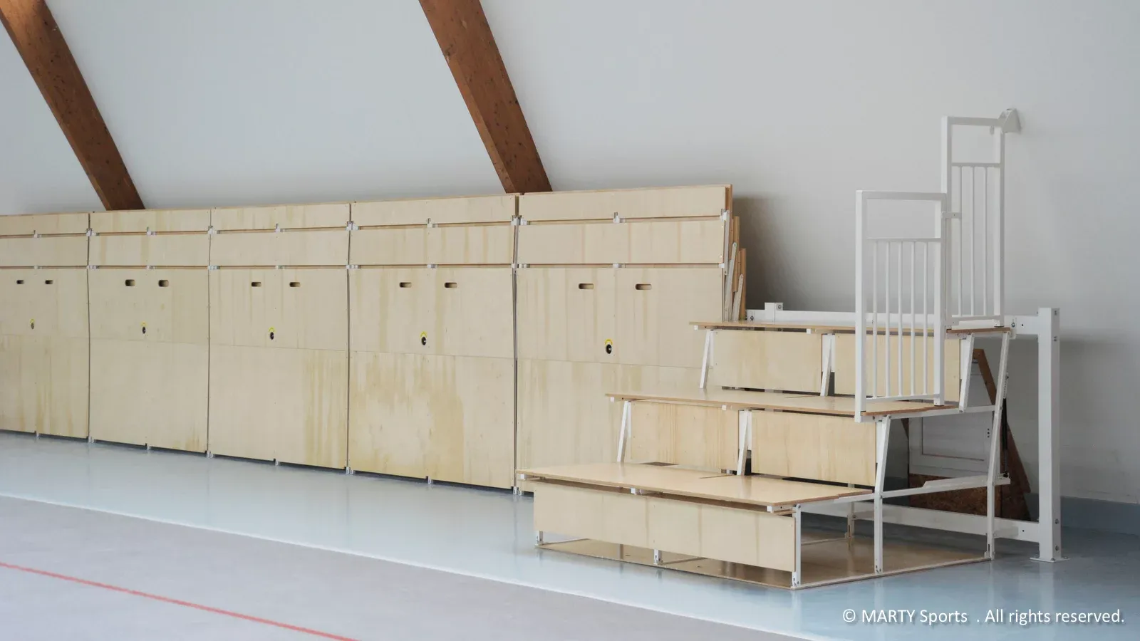 Tribune murale relevable – module standard 2m00 – 3 rangs – Image 3