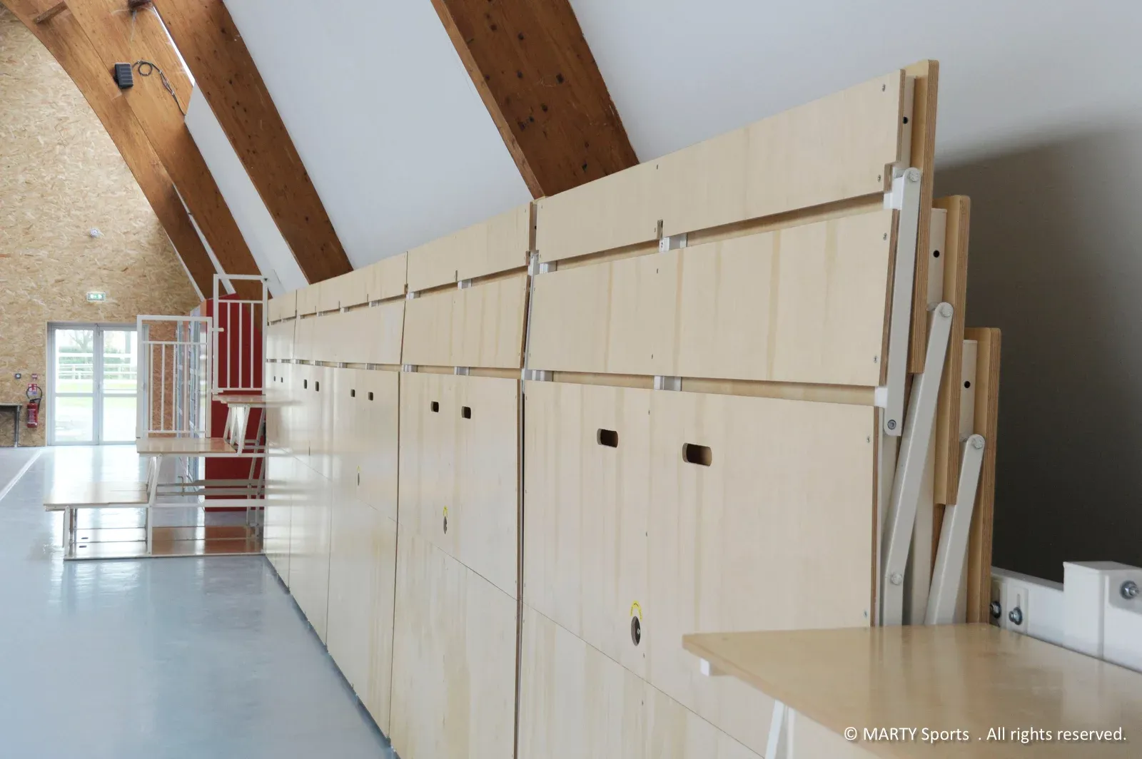 Tribune murale relevable – module standard 2m00 – 3 rangs – Image 4